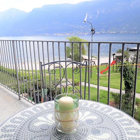Campione Giulia Exclusive Lakefront Apartment By Gardadomusmea カンピョーネ・デル・ガルダ エクステリア 写真